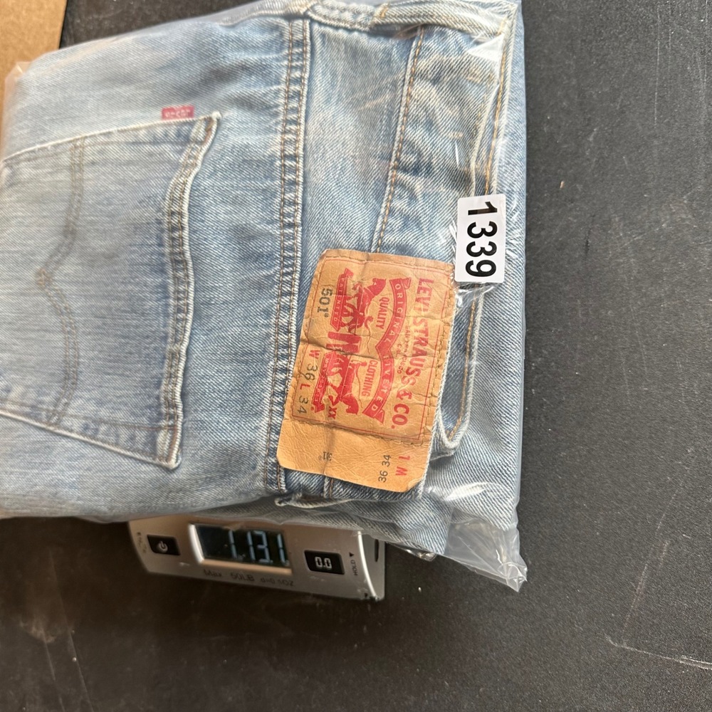 Levis 501 Jeans Mens 36x34 Light Blue Original Fit Straight Leg Button Fly Denim - Picture 7 of 7